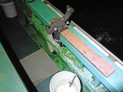 釣座には桶とロッドホルダーがセット済み