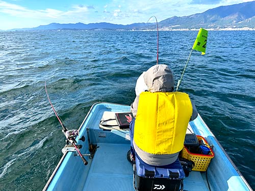 流し始めてすぐに猛さんのトロールウェイトタックルにヒット!