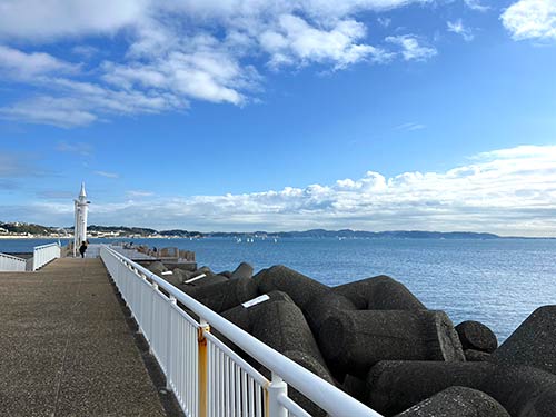 外海の手前側は波消ブロック地帯。ここへ乗っての釣りは禁止だ
