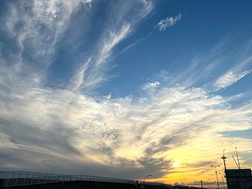 美しいサンセットタイムはグラデーションの空