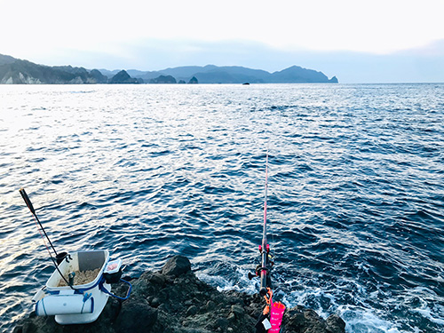 朝イチは足元から沖に向かって素直な潮が流れた