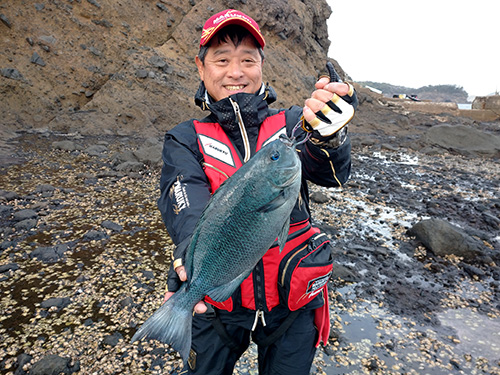 文句なしの45cmオーバーを仕留めた竹内さん
