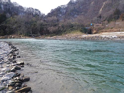 『道の駅大岡特産センター』下流の流れ