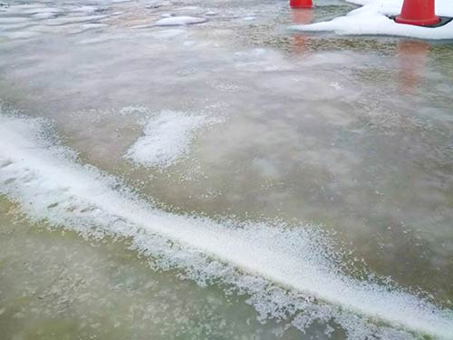 納竿時には水たまりが凍っていた