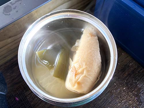 冬の釣りの場合は、スープジャーにアツアツのおでんを入れていくのが俺の定番だ。