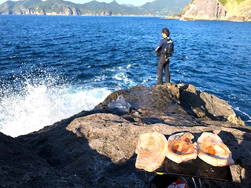 鹿児島産の黒豚。シンプルに肉を焼いて食べるだけで十分に美味い