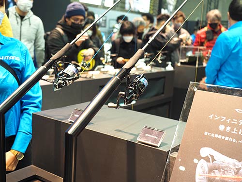 19ヴァンキッシュと比べて、どれだけ回転がスムーズになったかを体感してもらうために、新旧ヴァンキッシュの巻き心地を比較できる特設コーナーも設置。どちらもかなりの負荷をかけてあったが、明らかにNEWヴァンキッシュの方が楽に巻き取ることができた。