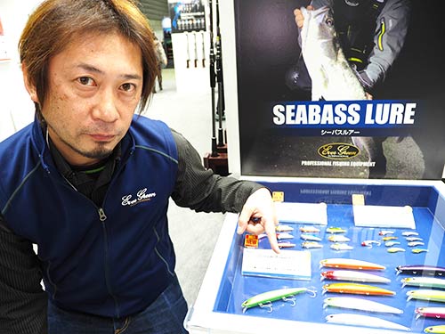 デーモンシリーズをプロデュースする中野大輔氏。山形県在住のアングラーで、ランカーサイズのシーバス釣りにこだわる。また、サクラマス釣りのエキスパートとしても知られる