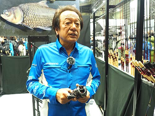 解説はもちろん、シマノ製品を知りつくすミラクルジムこと村田基さん。個人的にも数えきれないほど取材させていただき、もう25年以上ものお付き合いになっている。メディアが列をなしてインタビューに来ても、いやな顔一つせず、丁寧に対応していた。
