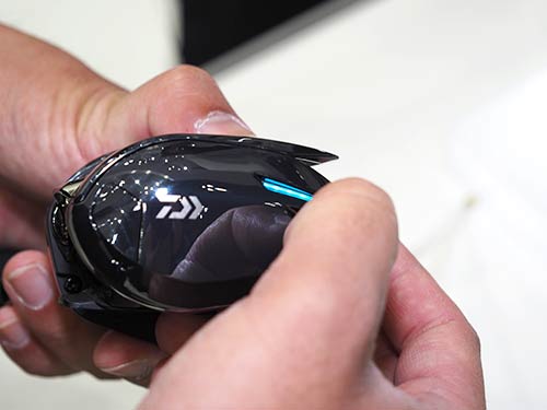 ブレーキシステムは拡張性のある『インテリジェンスマグフォース』。ライトブルーに光るのは出荷時から設定されているスタンダードモード