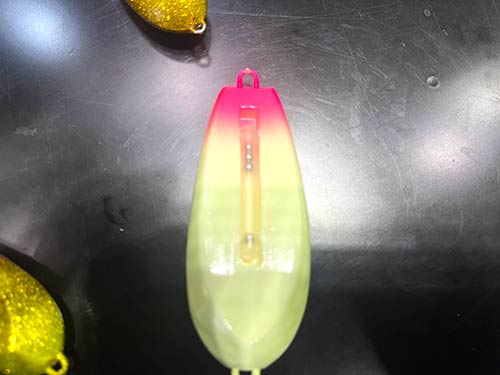 人気のピーチグローが40号と80号に新登場!ラトルスティックを装着してみてもらった ピーチグロー40号/税込価格935円 80号/税込価格1,078円