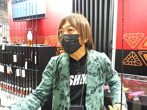 赤塚氏とは、2015年にアマゾンの釣り旅で知り合って以来、仕事でもプライベートでもお付き合いさせていただいている。釣りもうまいが、トーク力も半端ない人物だ。