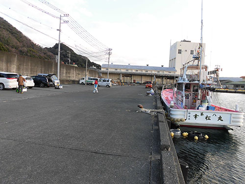 船着場の目の前に駐車できるので積み降ろし楽々
