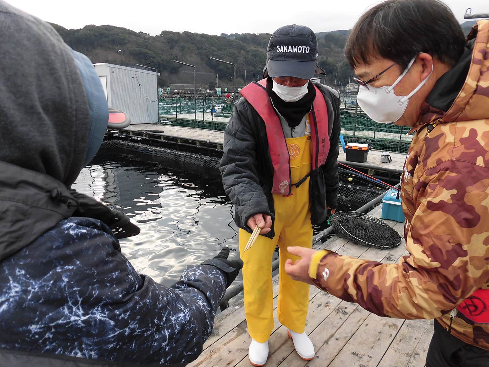 ひとまず荷物を降ろし、釣座のクジ引き