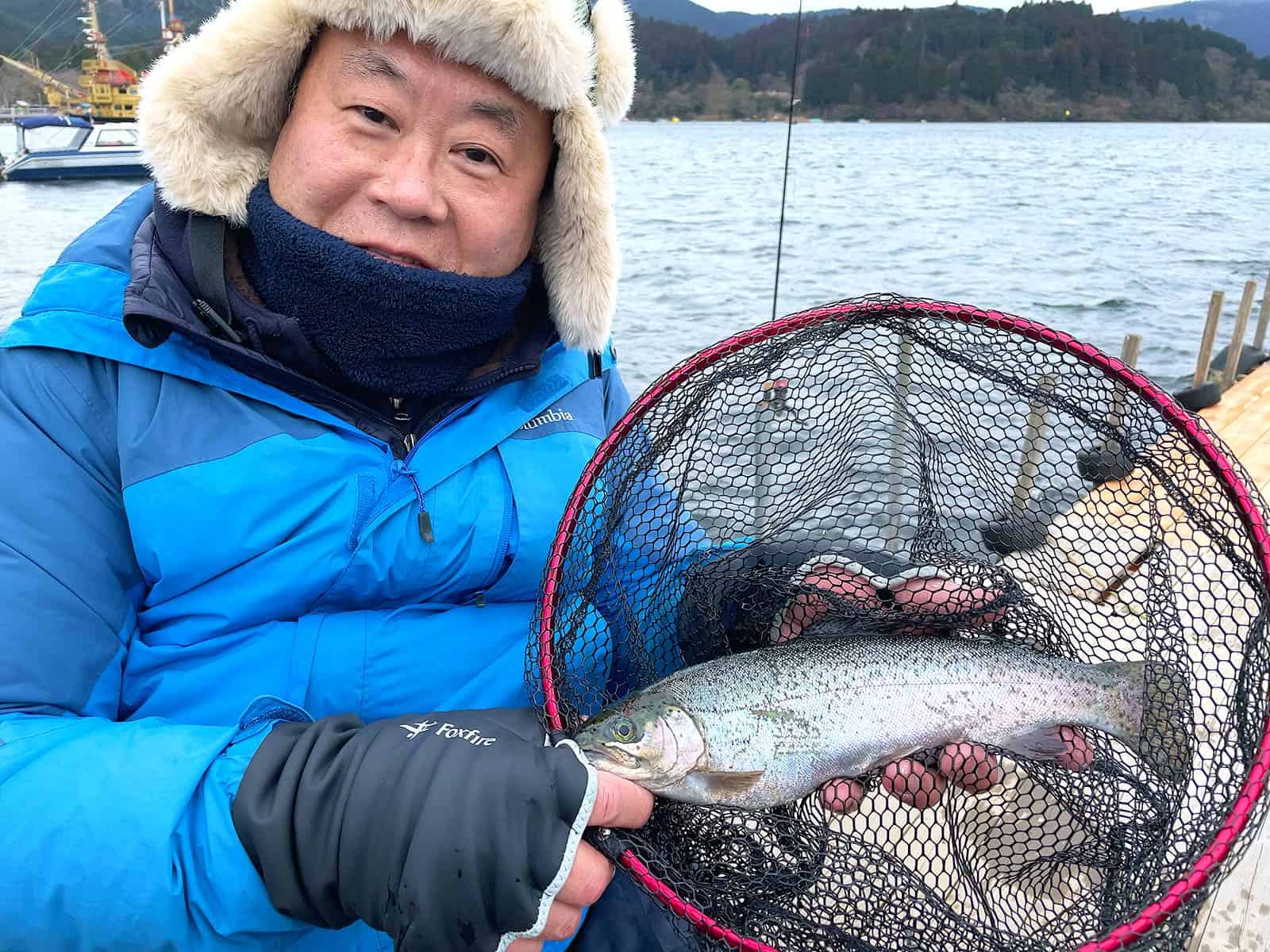 ウッドミノーに来た、芦ノ湖産の良型！