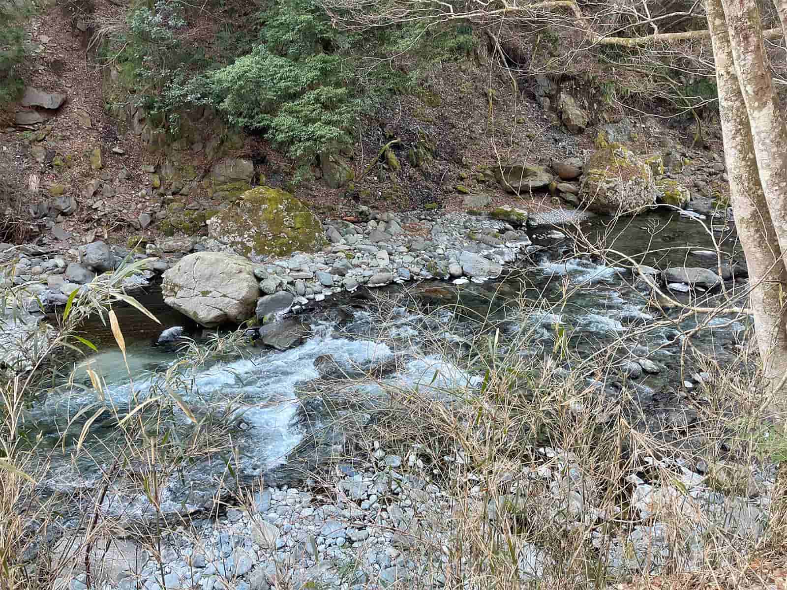 お気に入りの谷は午前中には陽は届かない