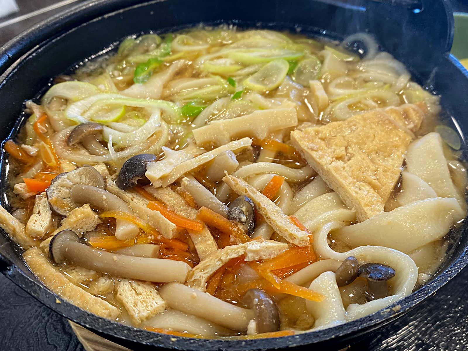 ヨッさんのお勧めランチ「煮込みうどん」冷えた体にしみわたる癒しの味。
「かあさん家（生坂村 道の駅）」長野県東筑摩郡生坂村5204-1