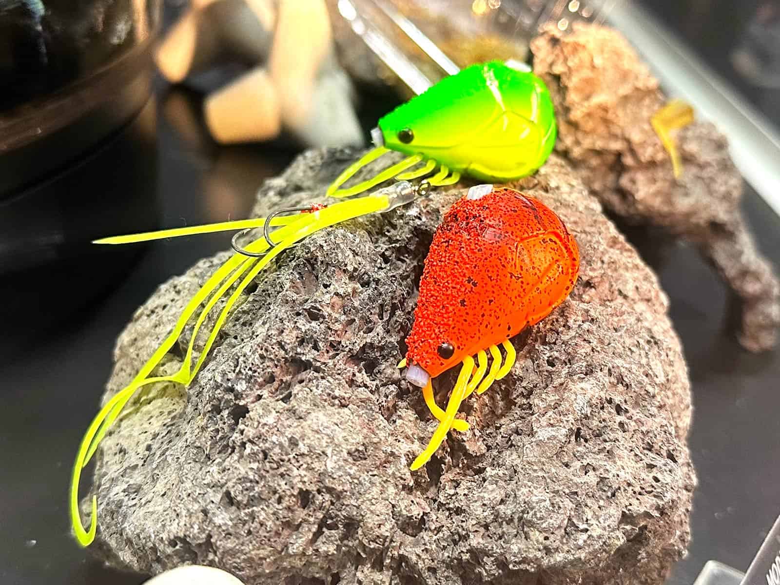 G-009 タイラバヘッド(ジークラック)。SPEC:重量=80、100、120g。カラー=全6色予定。税込価格=未定。(2023年9月発売予定)凸凹加工された表面の加工とエラストマーの足がリアルさを増している