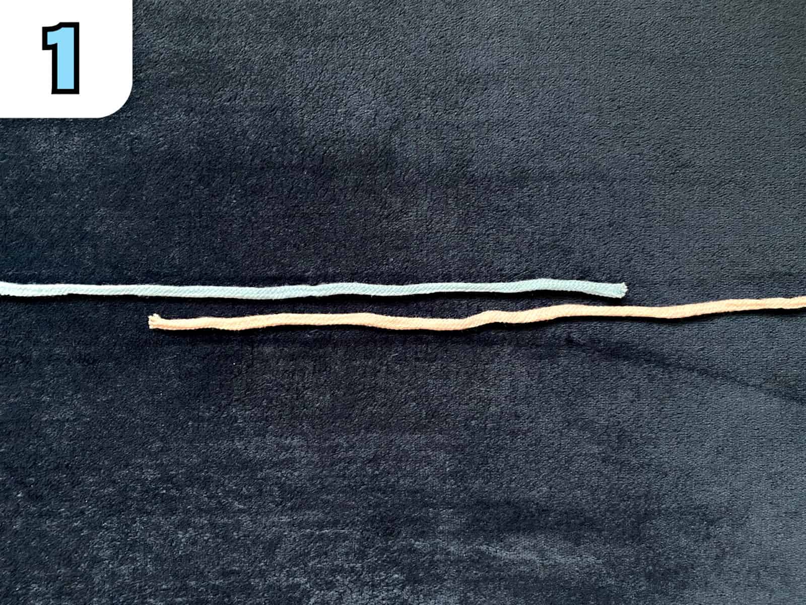 【1】結びたい2本のラインの先端を平行に並べる