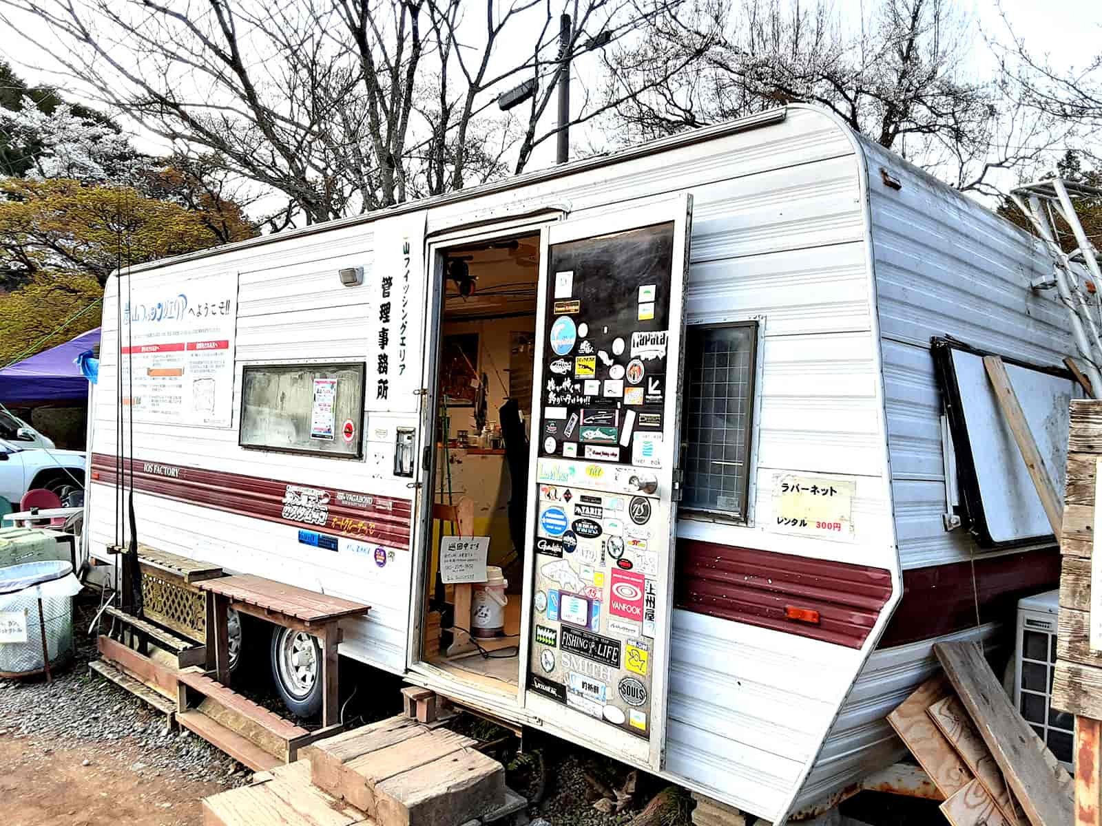 釣り場の管理事務所。ここで受け付け