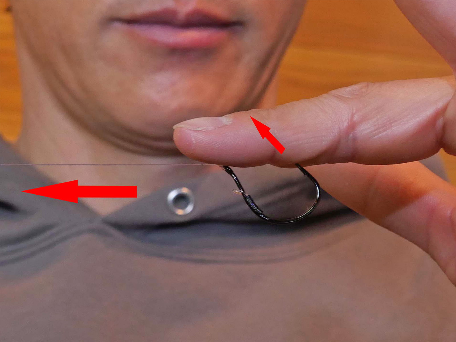フッキングでラインが引っ張る方向と針先が刺さる方向は向きが異なるが、それによってバスの口に分厚く刺さっていく