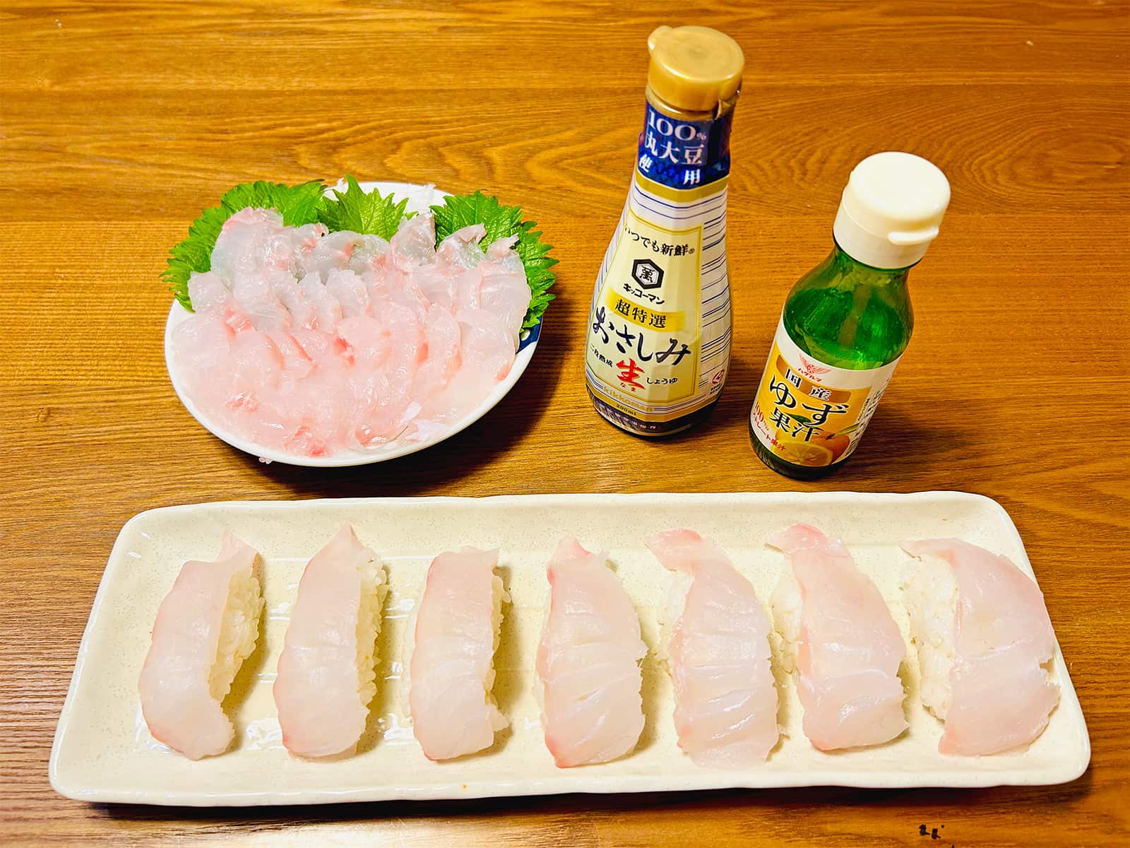 コブダイの刺し身と寿司。あっさり味なので多めの薬味と一緒に食べると更に美味しい