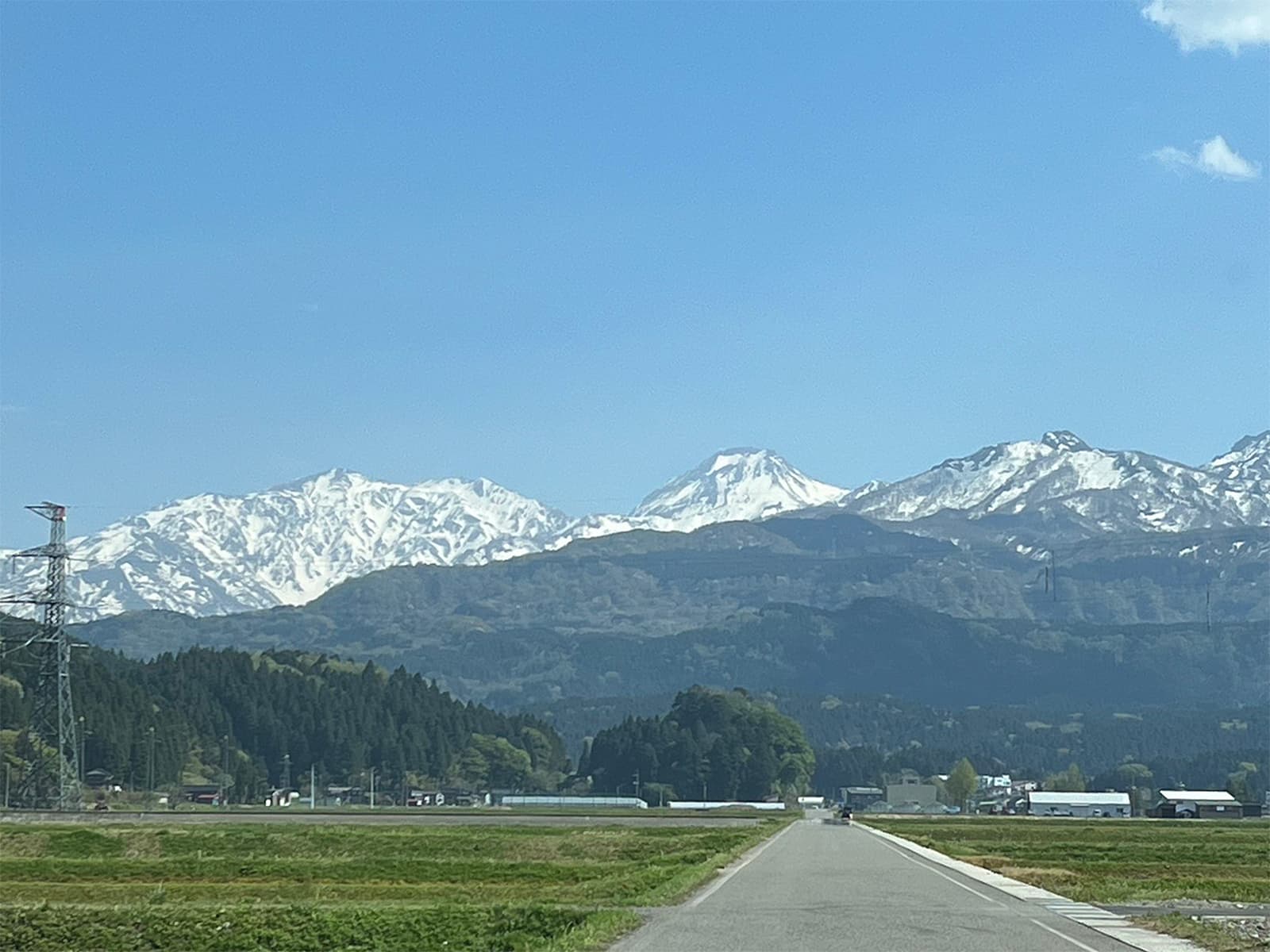新潟の山々にはまだまだ雪が残っていた