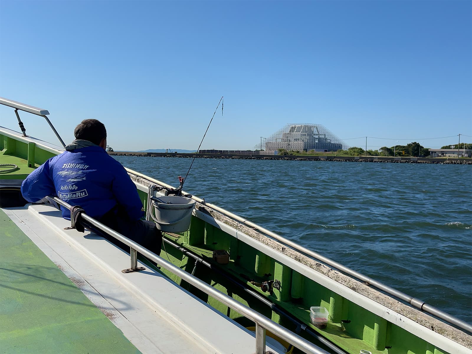 「羽田空港」、「アクアトンネル入口」、「風の塔」…東京湾をプチクルーズ