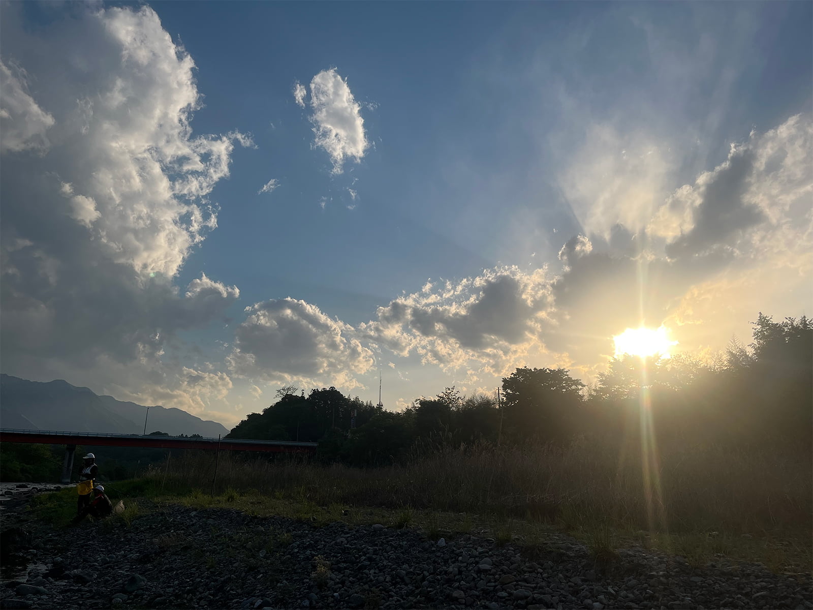 夢中な時間はあっという間。今シーズンも多くの夕暮れ空を見上げることだろう