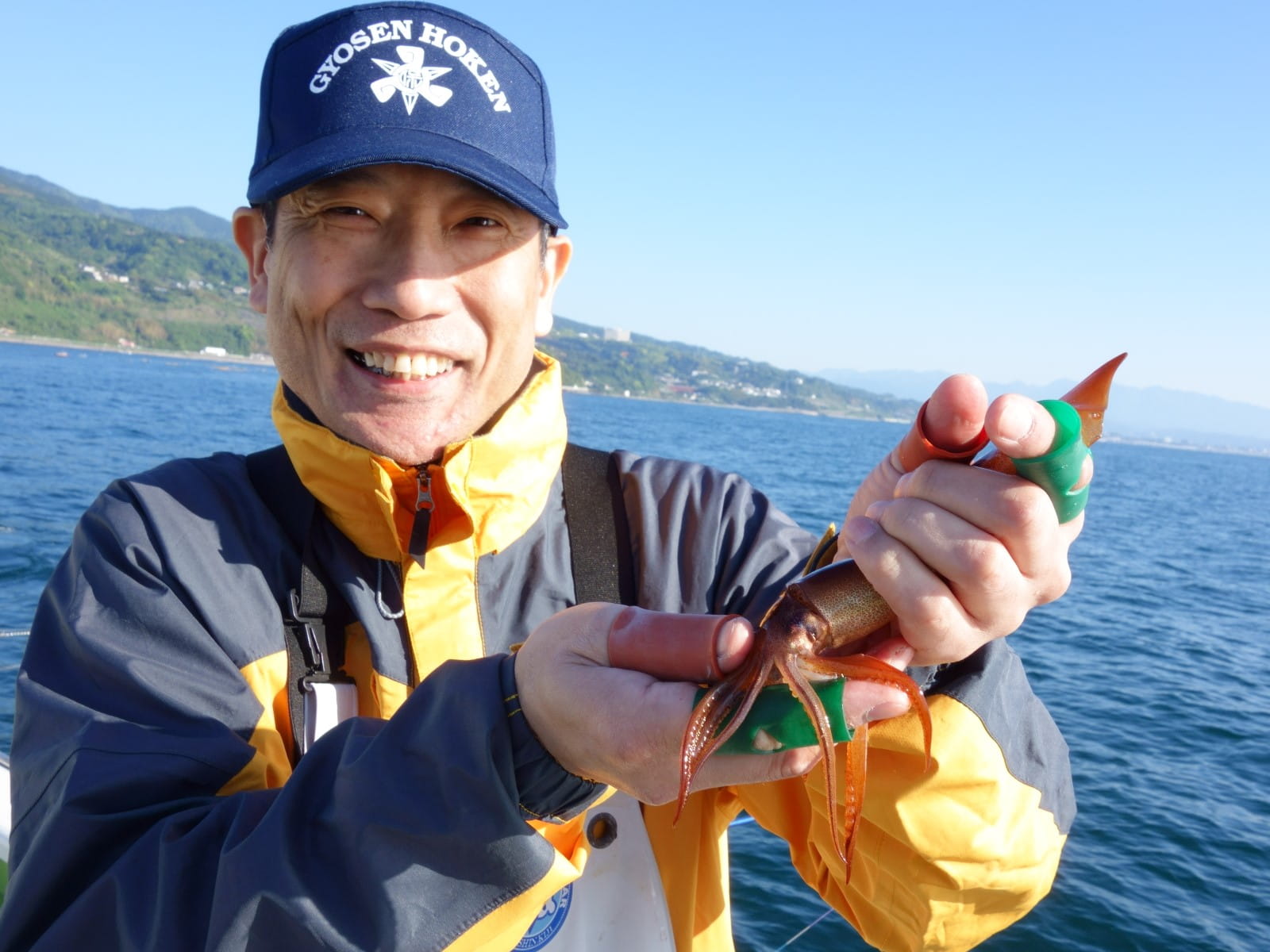 イカを釣ってニッコリ!