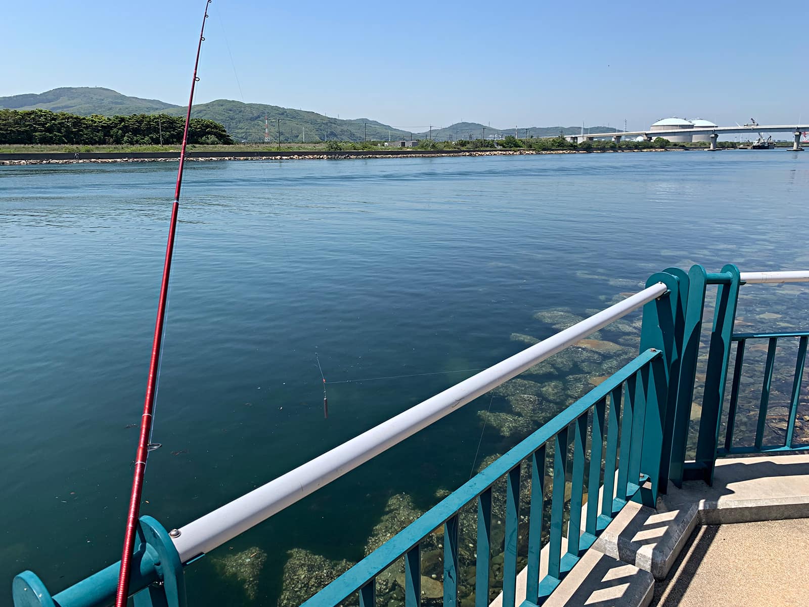 釣り台から西、新響灘大橋を臨む