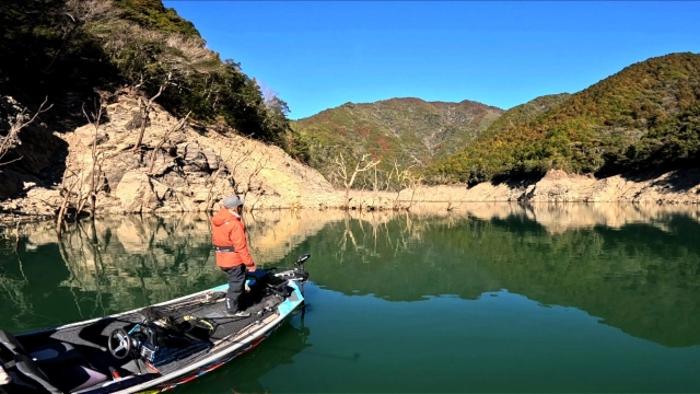 86 寒波・大減水…真冬の池原でモンスターバスを追う！