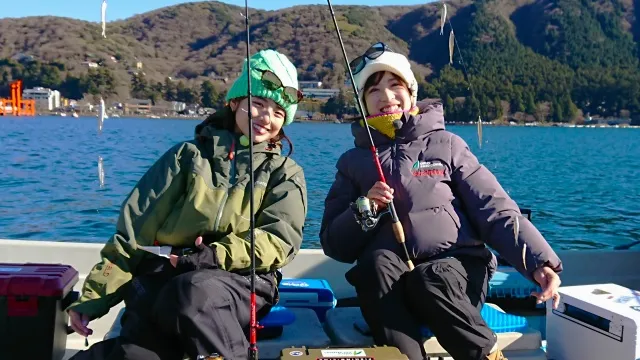 釣りたガール！ 濃いめ 16 釣れすぎて鈴なり状態！？箱根・芦ノ湖でワカサギ釣り！