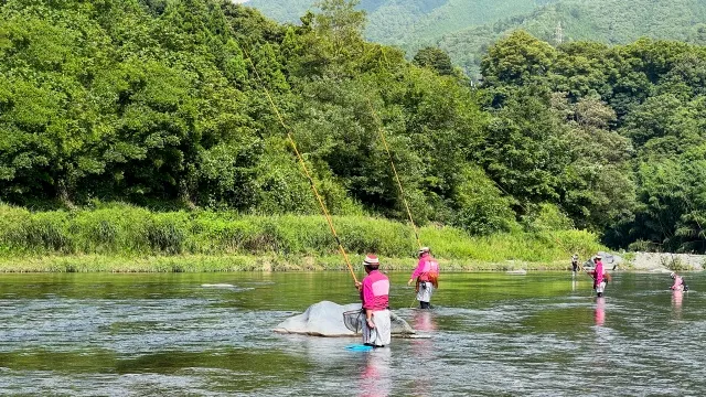 和竿で鮎釣りを楽しむ会