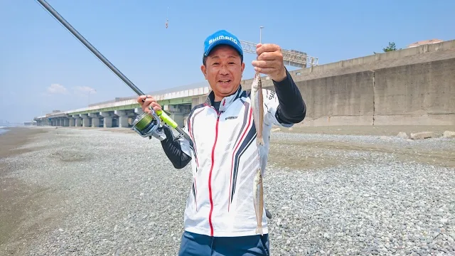 投げ釣りギャラリー 夏の西湘・トーナメントの王者がサーフの女王を狙う！