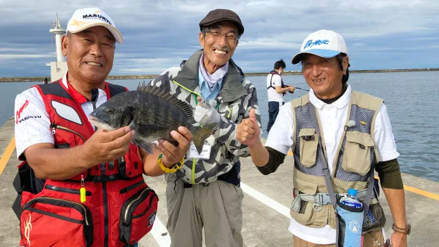 参るぞ狼 27 秋田港北防波堤に参るぞ