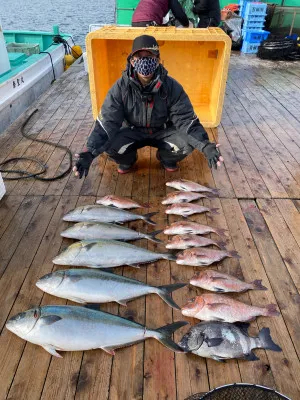 海上釣堀 辨屋の2022年1月15日(土)2枚目の写真