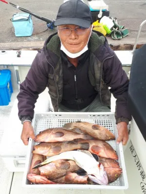 釣り船くわだの2022年5月10日(火)4枚目の写真