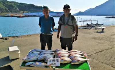 三重外湾漁協 錦事業所直営 釣り筏の2022年9月30日(金)1枚目の写真