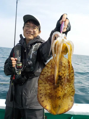 釣り船 久勝丸の2024年4月13日(土)3枚目の写真
